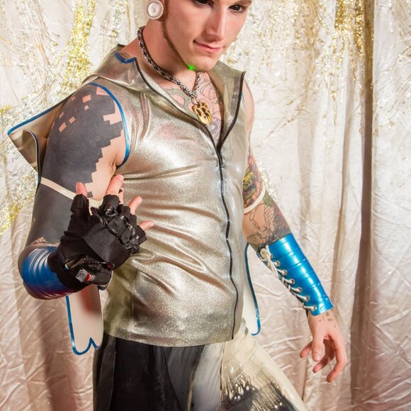 REAL LATEX DAWNAMATRIX Winged Hoodie Sz M - Picture 14 of 14